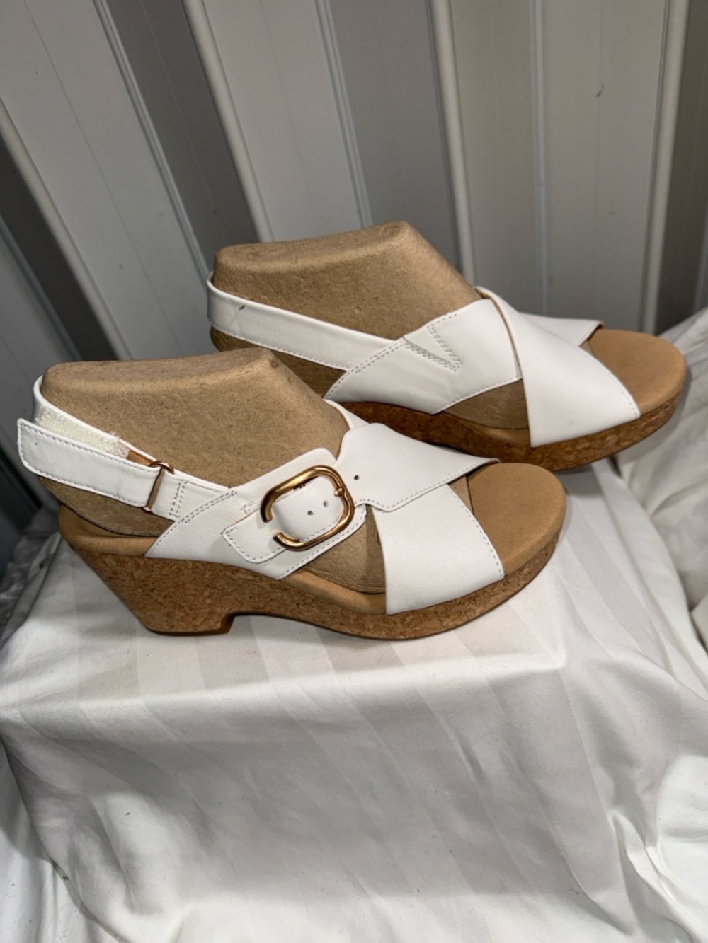 NWOT - Clarks White Leather Cork Wedge Sandal with Gold Buckle - Picture 4 of 6
